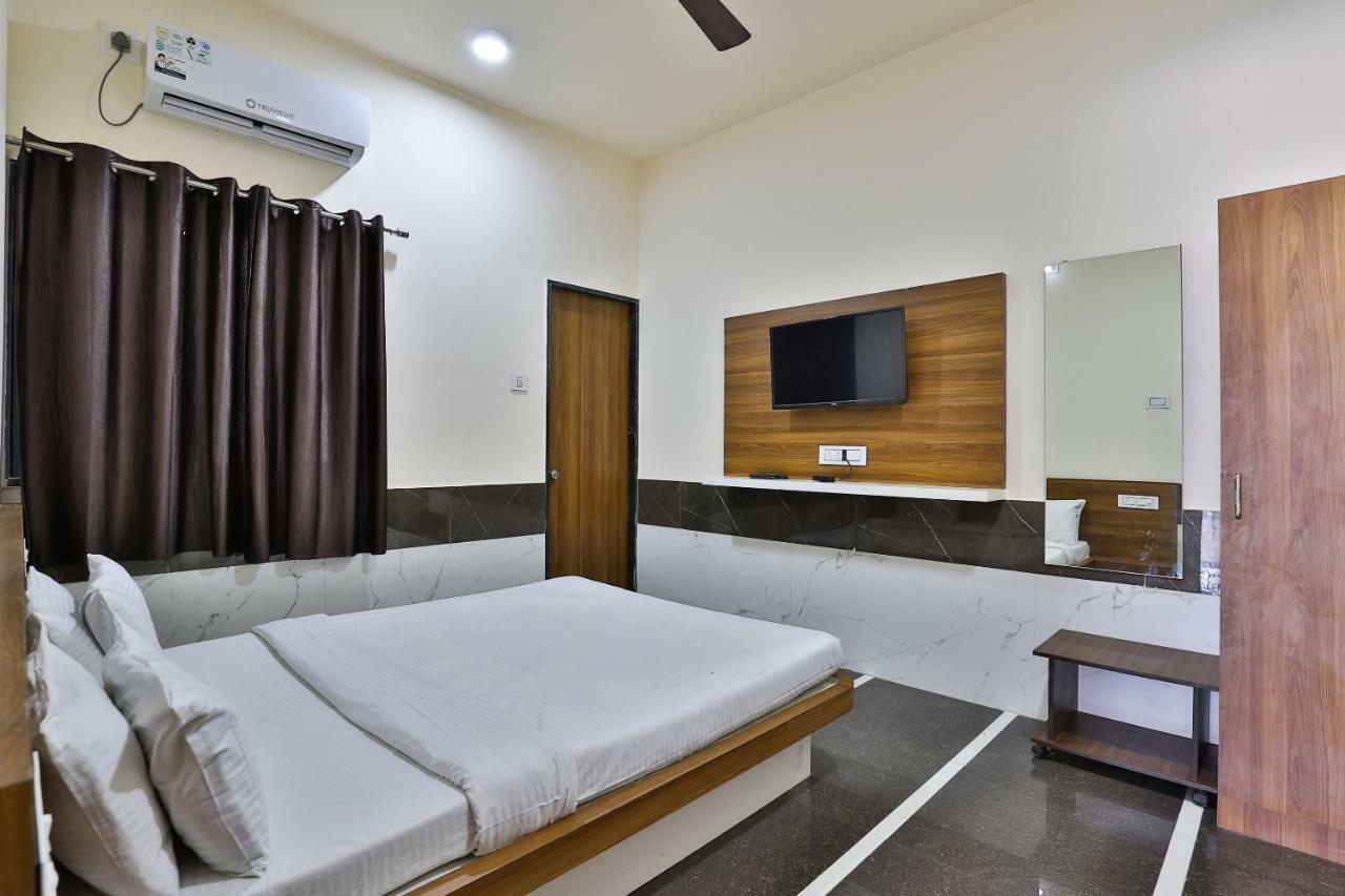 Spot On 37366 Hotel Mahalaxmi Dwarka  Ngoại thất bức ảnh