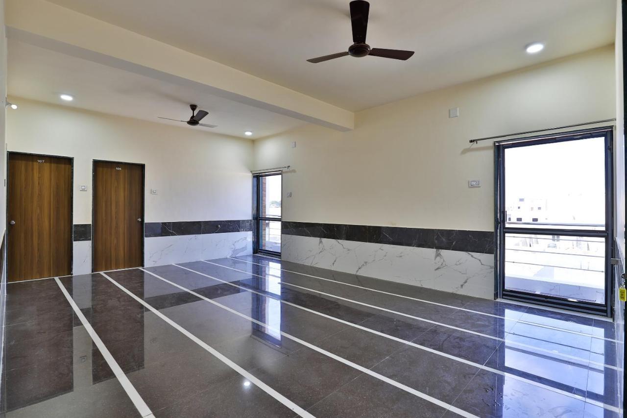 Spot On 37366 Hotel Mahalaxmi Dwarka  Ngoại thất bức ảnh