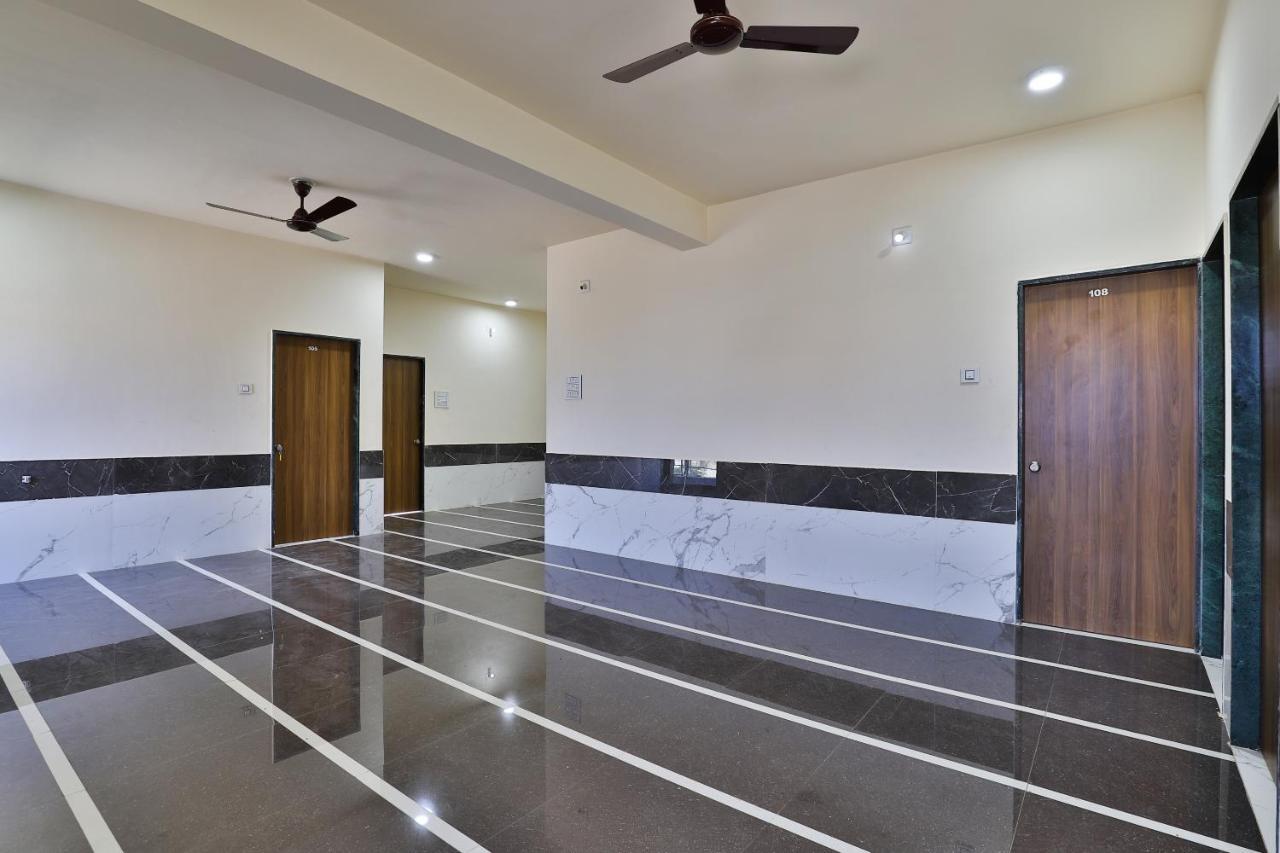 Spot On 37366 Hotel Mahalaxmi Dwarka  Ngoại thất bức ảnh